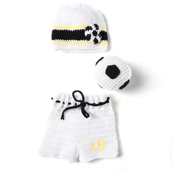 Детский футбольный набор ручной работы, 3 шт., шапка, шорты, мяч, реквизит для фотосъемки из шерсти новорожденных, детская спортивная одежда, одежда для фотосъемки