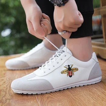 Дизайнерские Мокасины с вышивкой Bee, Удобная вулканизированная обувь из искусственной кожи, Дышащая мужская обувь для ходьбы и вождения, Мужская повседневная обувь