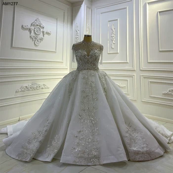 Свадебное платье с кружевной аппликацией и бисером AM1277