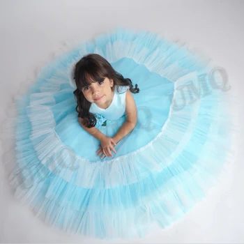 Светло-голубые потрясающие платья для маленьких девочек-цветочниц с длинными складками, модные костюмы для дня рождения, свадебное модельное платье на заказ